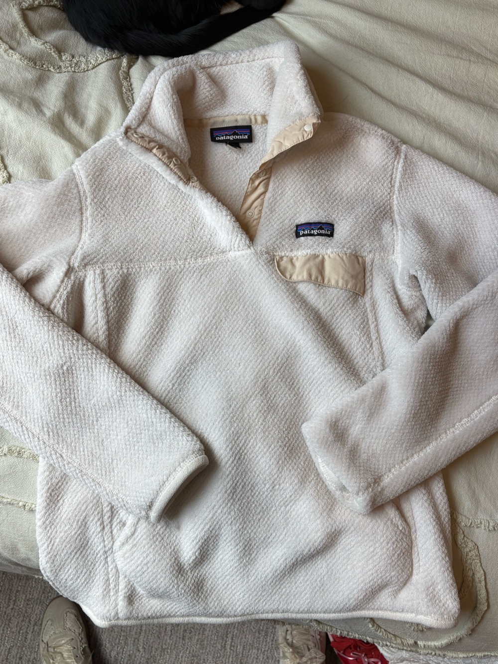 Cream Patagonia pullover size small